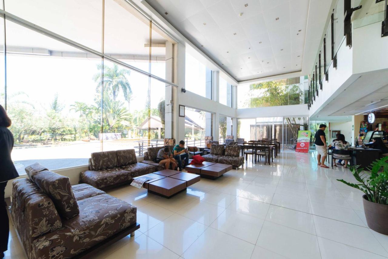 Reddoorz Premium @ The Ritz Garden Oases 호텔 Davao City 외부 사진