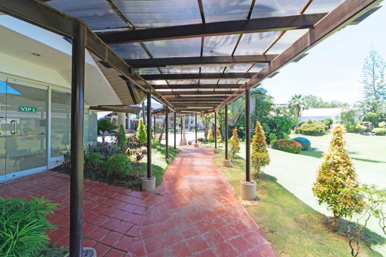 Reddoorz Premium @ The Ritz Garden Oases 호텔 Davao City 외부 사진