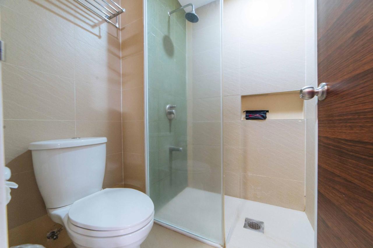 Reddoorz Premium @ The Ritz Garden Oases 호텔 Davao City 외부 사진