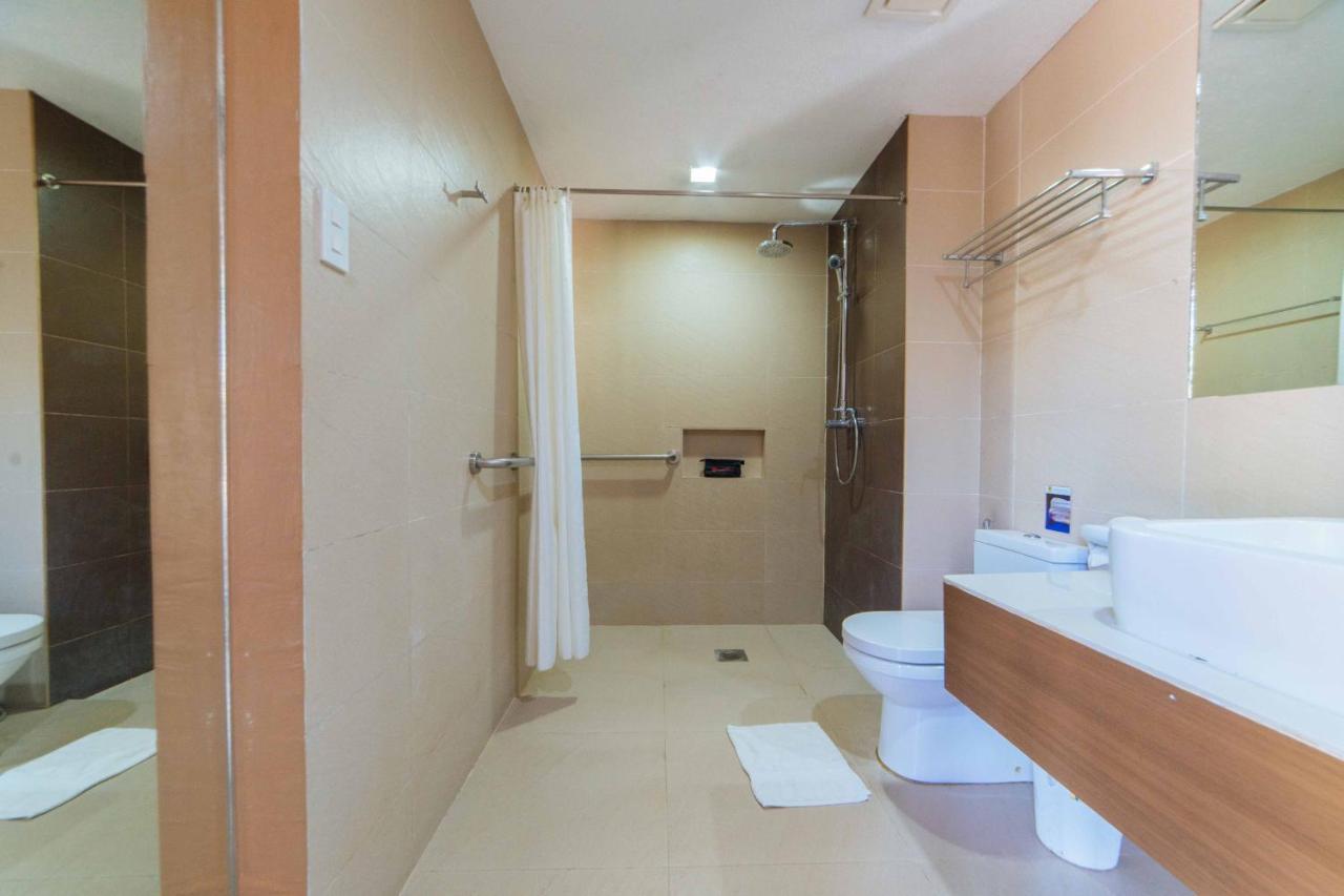 Reddoorz Premium @ The Ritz Garden Oases 호텔 Davao City 외부 사진