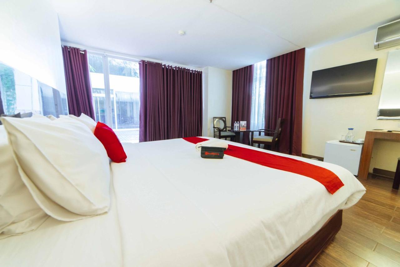 Reddoorz Premium @ The Ritz Garden Oases 호텔 Davao City 외부 사진