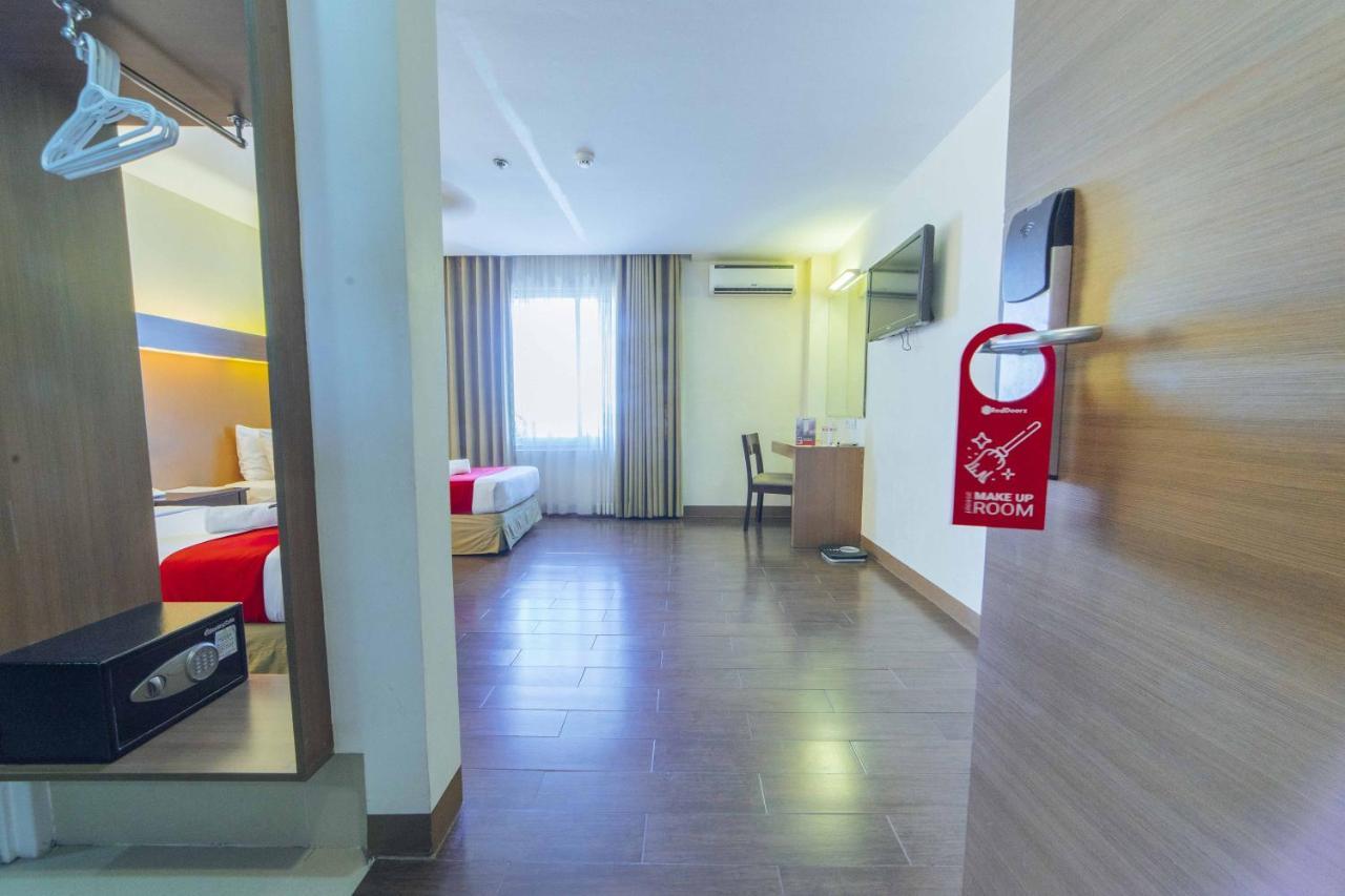 Reddoorz Premium @ The Ritz Garden Oases 호텔 Davao City 외부 사진