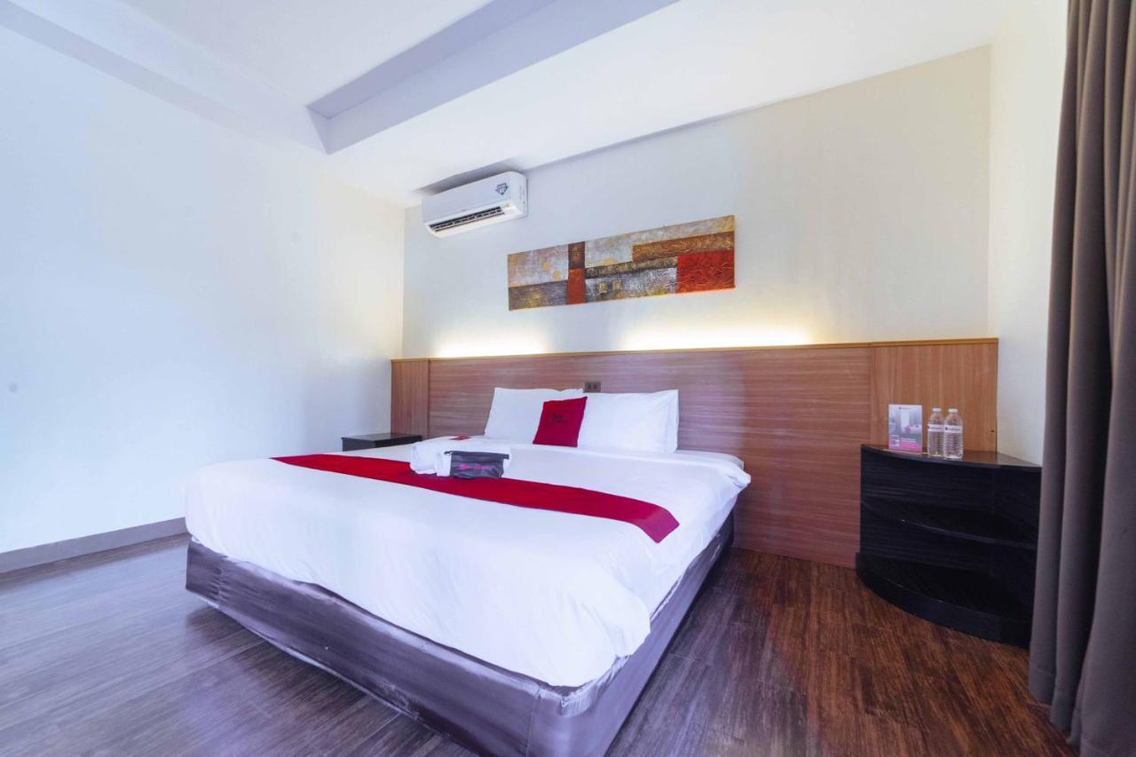 Reddoorz Premium @ The Ritz Garden Oases 호텔 Davao City 외부 사진