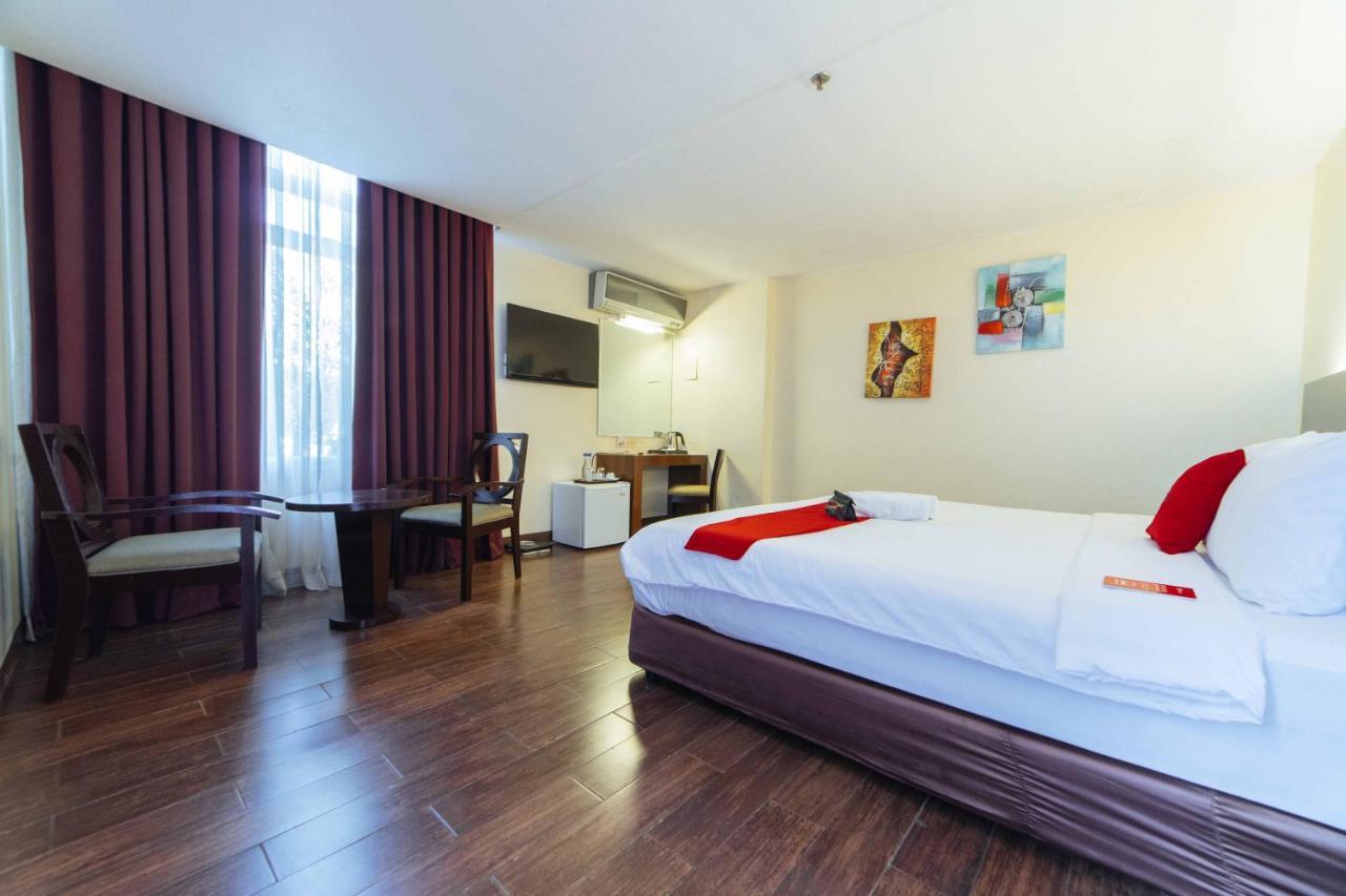 Reddoorz Premium @ The Ritz Garden Oases 호텔 Davao City 외부 사진