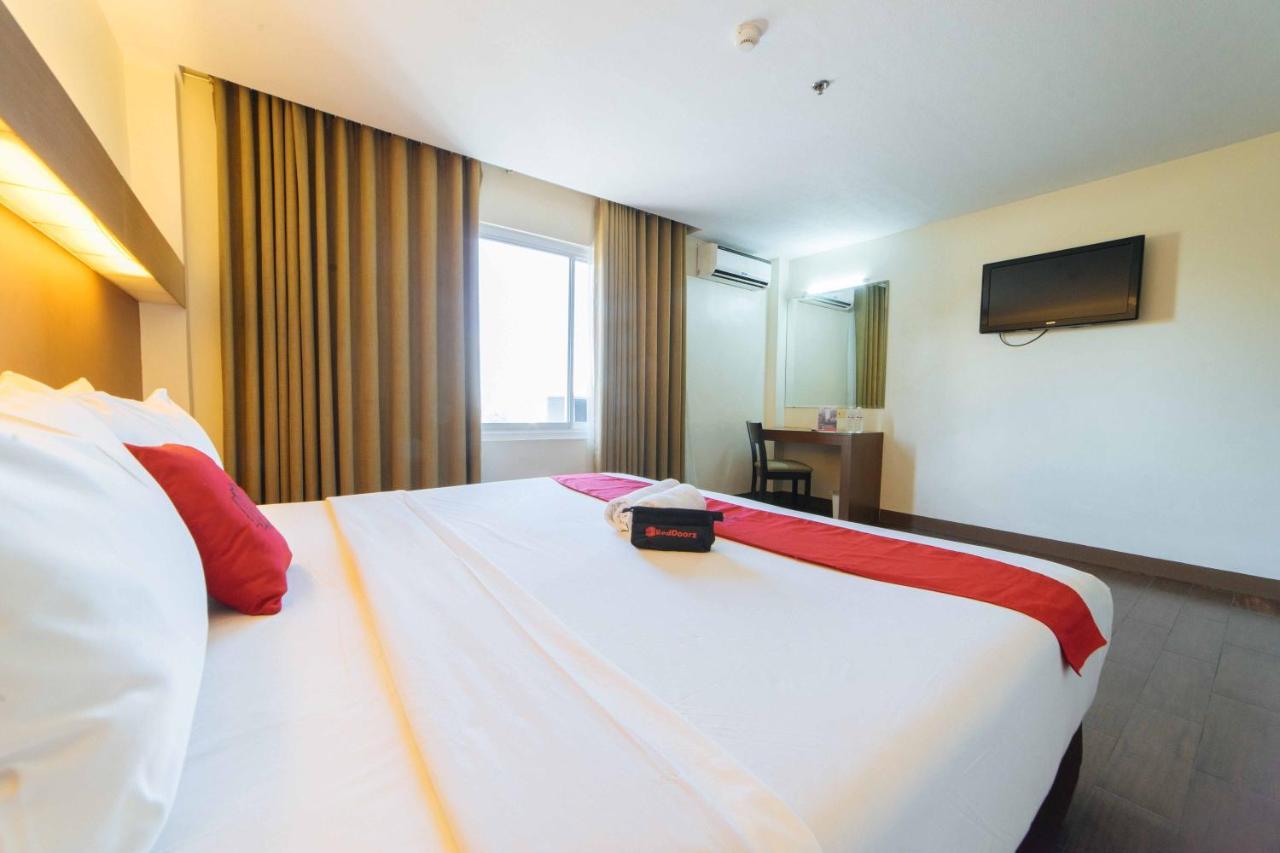 Reddoorz Premium @ The Ritz Garden Oases 호텔 Davao City 외부 사진