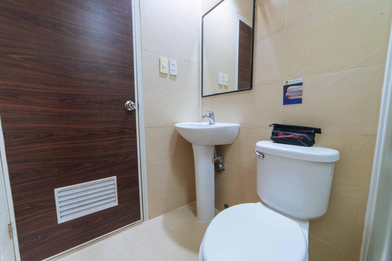 Reddoorz Premium @ The Ritz Garden Oases 호텔 Davao City 외부 사진