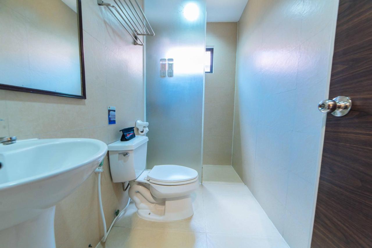 Reddoorz Premium @ The Ritz Garden Oases 호텔 Davao City 외부 사진