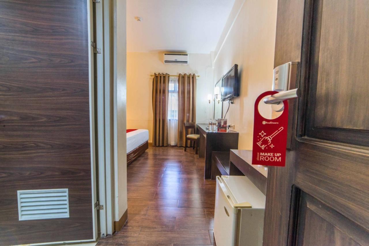 Reddoorz Premium @ The Ritz Garden Oases 호텔 Davao City 외부 사진