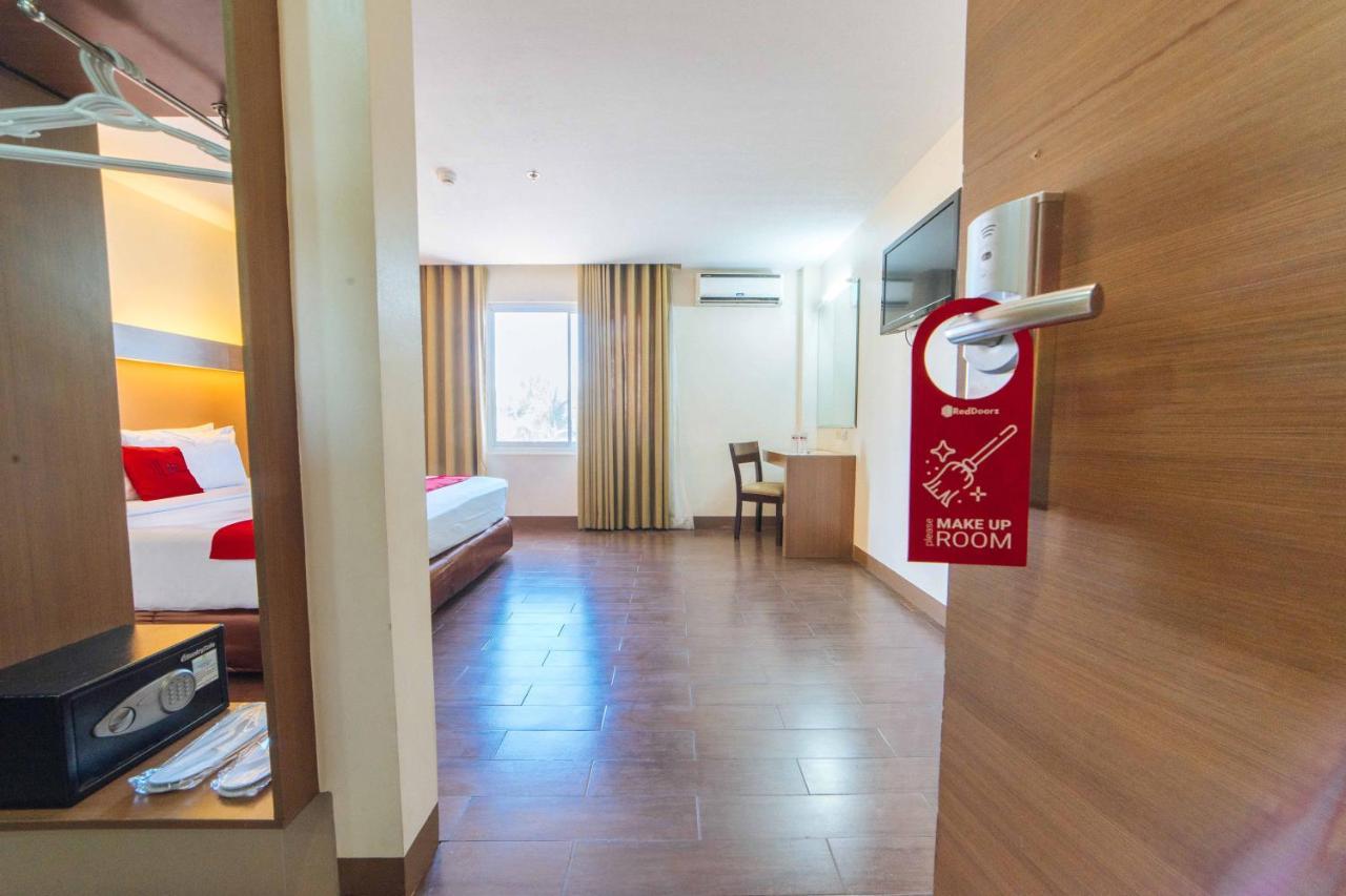 Reddoorz Premium @ The Ritz Garden Oases 호텔 Davao City 외부 사진